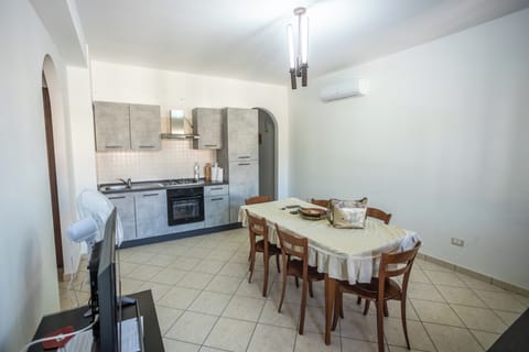 Apartment, 2 Bedrooms, Balcony | Private kitchen | Fridge, oven, stovetop, cookware/dishes/utensils