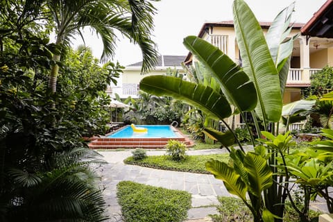 Outdoor pool, sun loungers