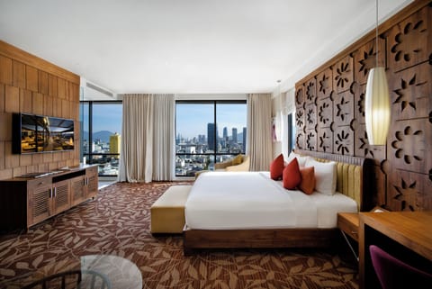 Grand Suite, 1 King Bed | Premium bedding, minibar, in-room safe, desk