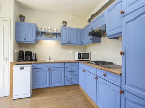 Classic Apartment, 2 Bedrooms | Private kitchen | Fridge, microwave, dishwasher, coffee/tea maker