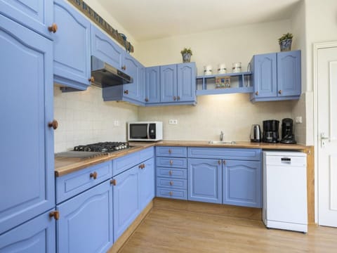 Classic Apartment, 2 Bedrooms | Private kitchen | Fridge, microwave, dishwasher, coffee/tea maker