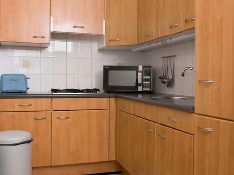 Classic Apartment, 3 Bedrooms | Private kitchen | Fridge, microwave, dishwasher, coffee/tea maker