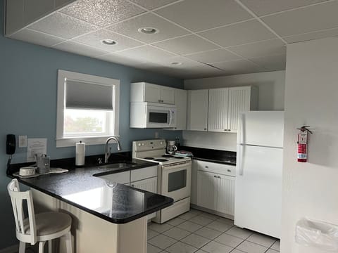 Standard King Efficiency (No elevator) | Private kitchen | Microwave, coffee/tea maker