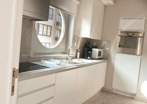 Family Apartment, Non Smoking, Partial Ocean View | Private kitchen