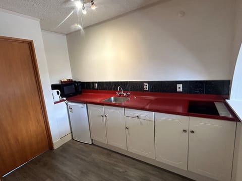 Full-size fridge, microwave, stovetop, cookware/dishes/utensils