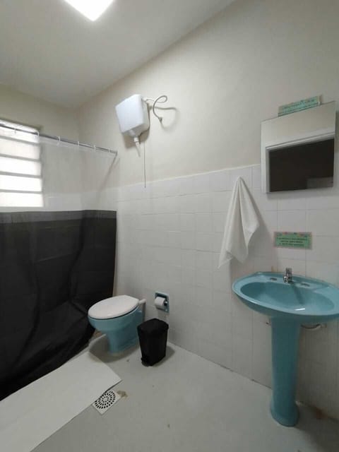 Comfort Twin Room | Bathroom | Shower, designer toiletries, hair dryer, towels