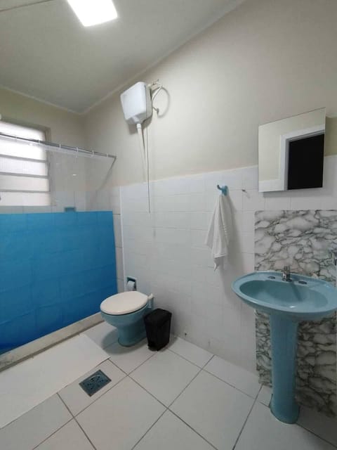 Comfort Twin Room | Bathroom | Shower, designer toiletries, hair dryer, towels