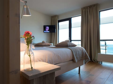 3 bedrooms, bed sheets