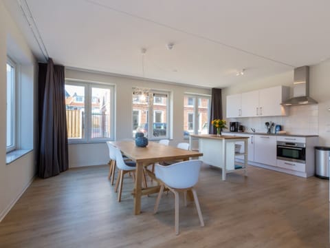 Elite Apartment, 3 Bedrooms | Dining