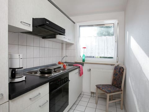 Comfort Apartment, 2 Bedrooms | Private kitchen | Fridge, oven, coffee/tea maker, toaster