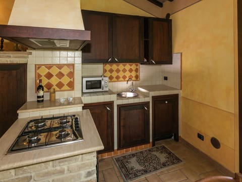 Luxury House, 2 Bedrooms | Private kitchen | Fridge, microwave, oven, dishwasher