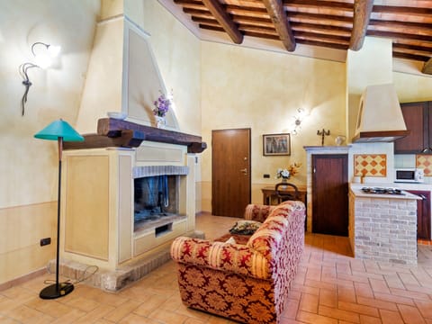 Comfort House, 2 Bedrooms | Living room | Fireplace