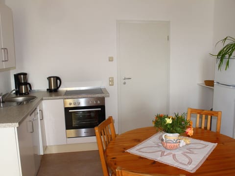 Deluxe Apartment, 2 Bedrooms | Private kitchen | Fridge, microwave, oven, stovetop