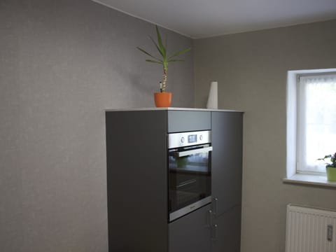 Comfort Apartment, 2 Bedrooms | Private kitchen | Fridge, microwave, oven, stovetop