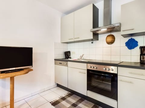 Elite Apartment, 3 Bedrooms | Private kitchen | Fridge, oven, dishwasher, coffee/tea maker