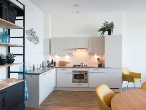 Comfort Apartment, 2 Bedrooms | Private kitchen | Fridge, oven, dishwasher, coffee/tea maker