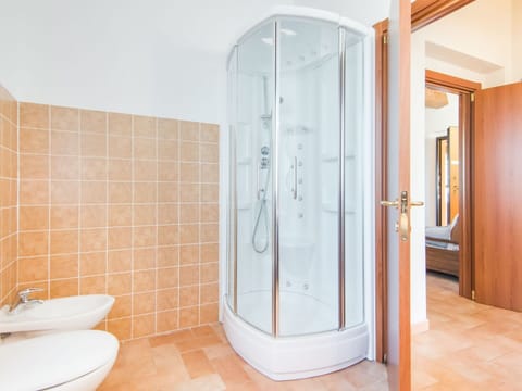 Elite House, 2 Bedrooms | Bathroom | Shower