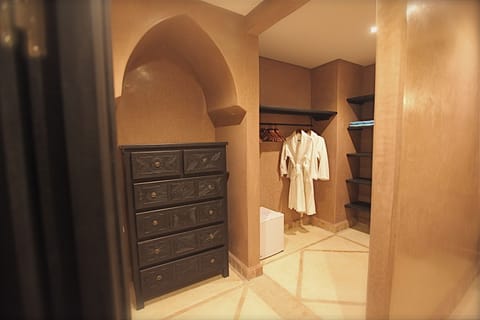 Double or Twin Room, Private Bathroom (Safi) | Egyptian cotton sheets, premium bedding, down comforters, minibar