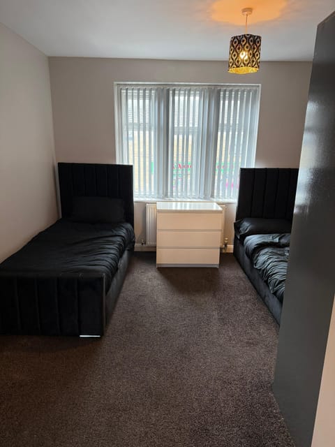 Classic Double Room, Park View | Laptop workspace, iron/ironing board, free WiFi