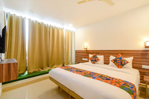 Deluxe Room | Egyptian cotton sheets, premium bedding, in-room safe, free WiFi