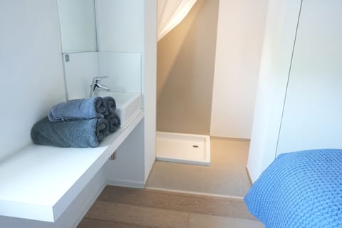 Shower, towels, shampoo, toilet paper