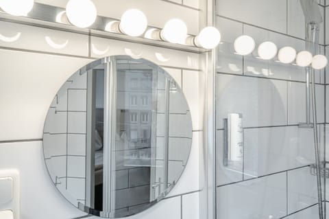 Economy Single Room | Bathroom | Towels