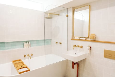 Deluxe Double Room | Bathroom | Eco-friendly toiletries, hair dryer, bathrobes, slippers