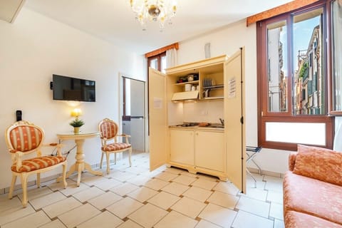 Comfort Apartment, Kitchenette | Living area | TV