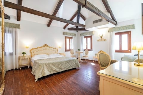 Luxury Apartment, Kitchenette, Canal View | In-room safe, soundproofing, iron/ironing board, free WiFi