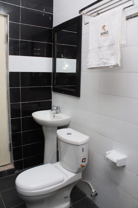 Standard Room, City View | Bathroom | Shower, towels, toilet paper