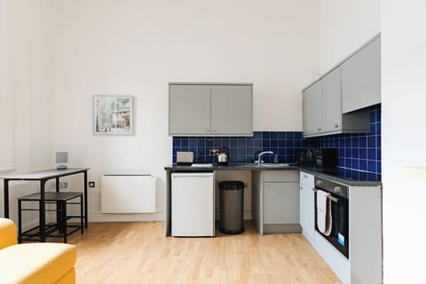 Comfort Studio, 1 Double Bed, Non Smoking, Kitchen | Private kitchen | Fridge, microwave, oven, stovetop