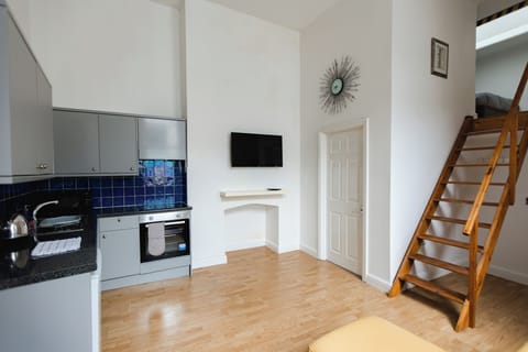 Comfort Studio, 1 Double Bed, Non Smoking, Kitchen | Private kitchen | Fridge, microwave, oven, stovetop