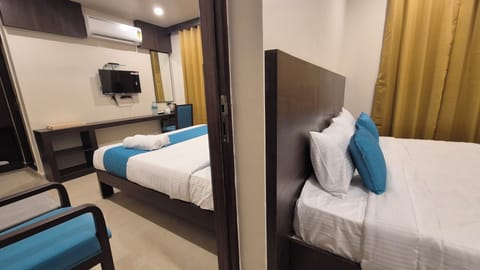 Deluxe Quadruple Room, Multiple Beds, Non Smoking, Private Bathroom | Down comforters, pillowtop beds, laptop workspace, free WiFi