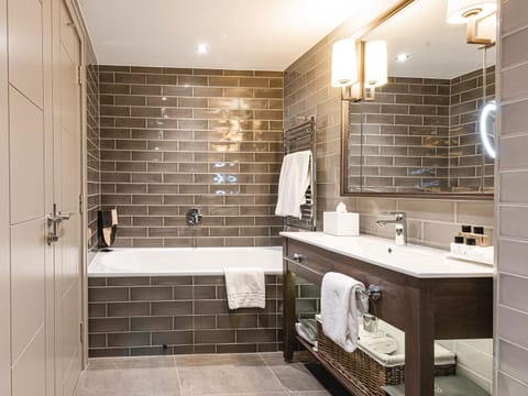 Signature Suite | Bathroom | Hair dryer, towels