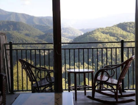 Deluxe Cabin, 4 Bedrooms, Balcony, Mountain View | Balcony view