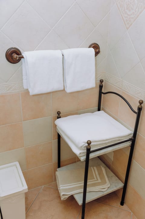 Standard Room | Bathroom | Shower, hair dryer, towels, soap