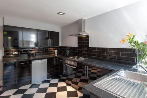 Apartment, 3 Bedrooms (12A Carlton Terrace) | Private kitchen | Fridge, microwave, oven, stovetop