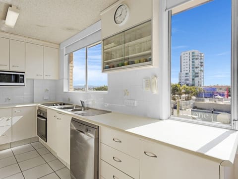 Apartment, 3 Bedrooms, Ocean View | Private kitchen