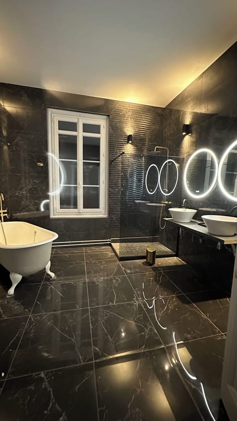 Superior Suite, Garden View | Champagne service