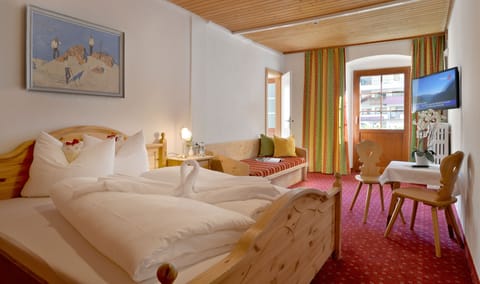 Triple Room (Mayrhofen) | In-room safe, desk, free cribs/infant beds, free WiFi