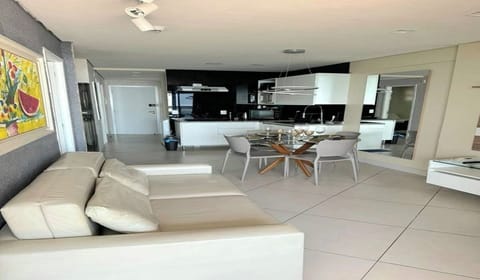 Beira Mar Fortaleza Landscape Platinum | Living area | Flat-screen TV