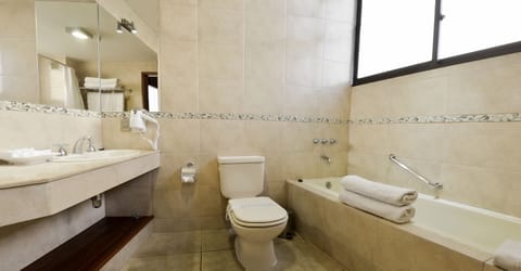 Family Room | Bathroom | Combined shower/tub, deep soaking tub, free toiletries, hair dryer