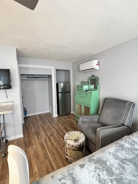 Standard Studio, 1 Queen Bed, Ocean View, Oceanfront | Individually decorated, individually furnished, iron/ironing board