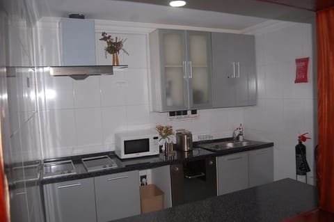 Suite (Ambassadorial) | Private kitchenette | Fridge, coffee/tea maker