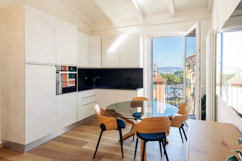 Deluxe Apartment, Terrace, Sea View | Living area | 32-inch flat-screen TV with cable channels, streaming services