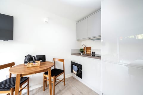 Studio, 1 Double Bed, Non Smoking | Private kitchen