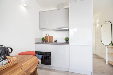 Studio, 1 Double Bed, Non Smoking | Private kitchen