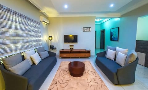 Deluxe Room, Balcony, City View | Living area