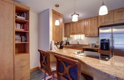 Condo, 1 Bedroom | Private kitchen | Fridge, oven, coffee/tea maker, toaster