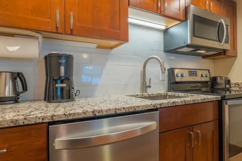 Condo, 1 Bedroom | Private kitchen | Fridge, oven, coffee/tea maker, toaster